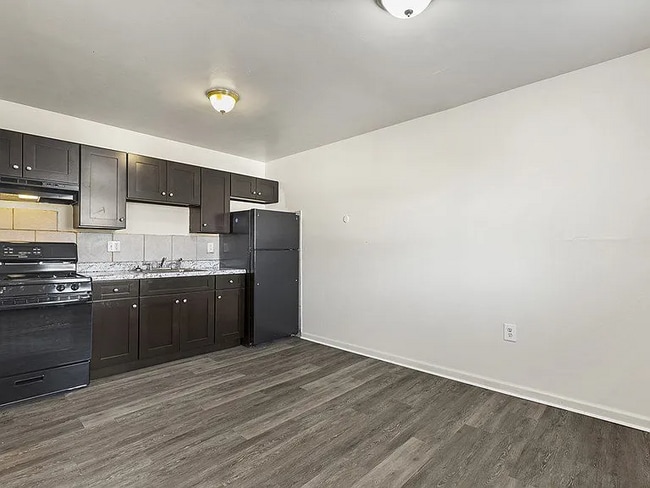 Photo - 921 W Spencer St Apartment