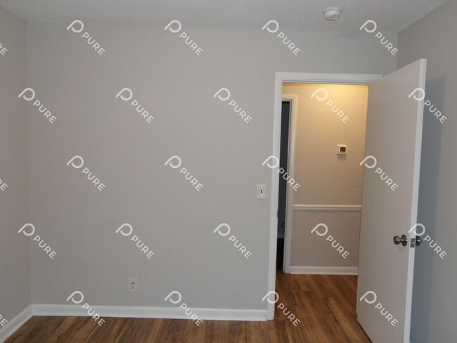 Building Photo - 3021 Deerfield!!