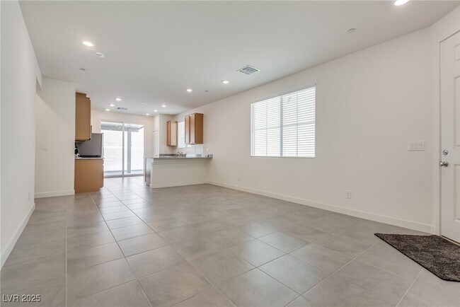 Building Photo - 2558 Ofanto St