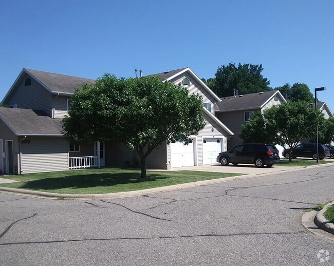 Building Photo - River Bluff Townhomes