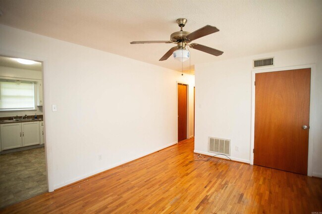Building Photo - 5805 Hopson Dr