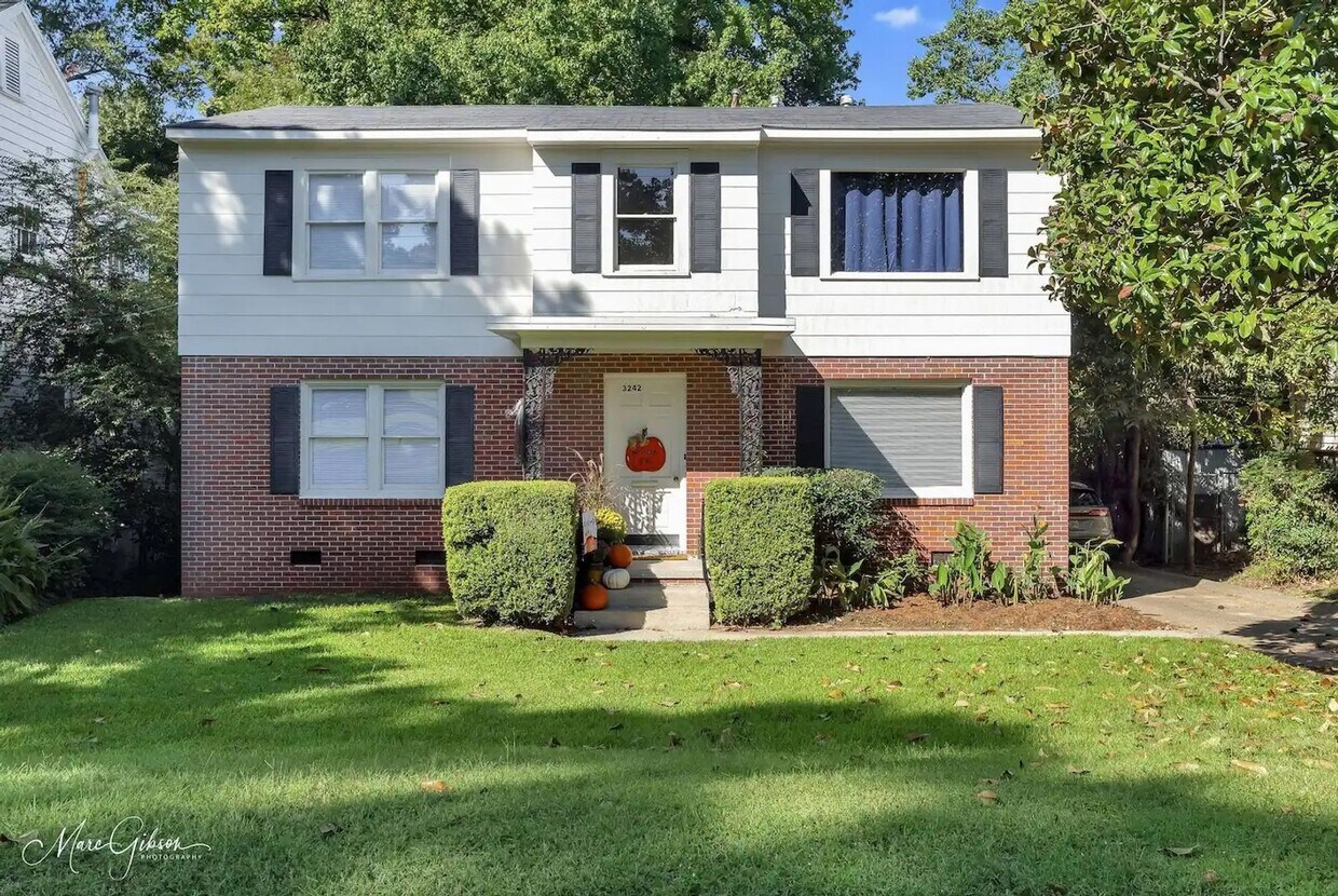 Primary Photo - Fully Furnished All Bills Included - 2 bed...
