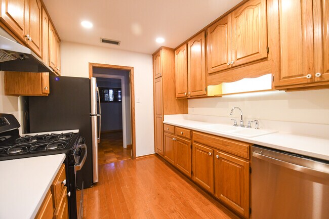 Foto del edificio - 3717 Bixler St