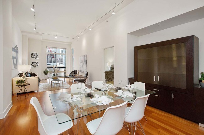 Foto del edificio - Luxurious Lansing Penthouse