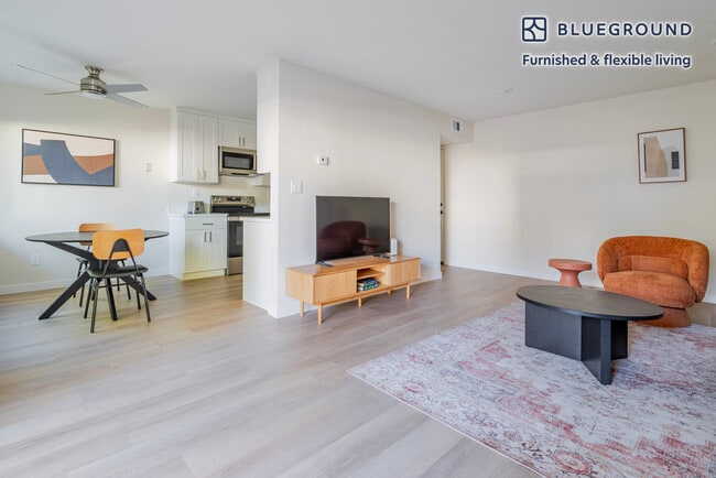 Building Photo - 2721 Midtown Ct