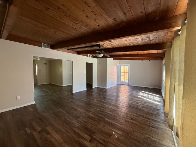 Building Photo - 6585 Delbarton St