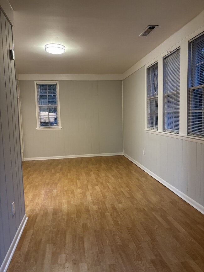Foto del edificio - 206 Elmington Ave