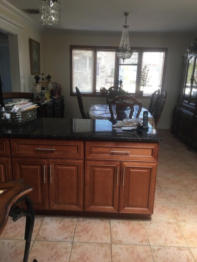 Kitchen/Dinning area - 1319 Selden Plz