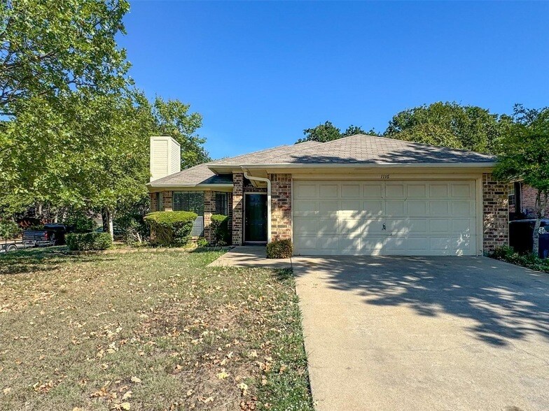 Primary Photo - 1116 Oaktree St