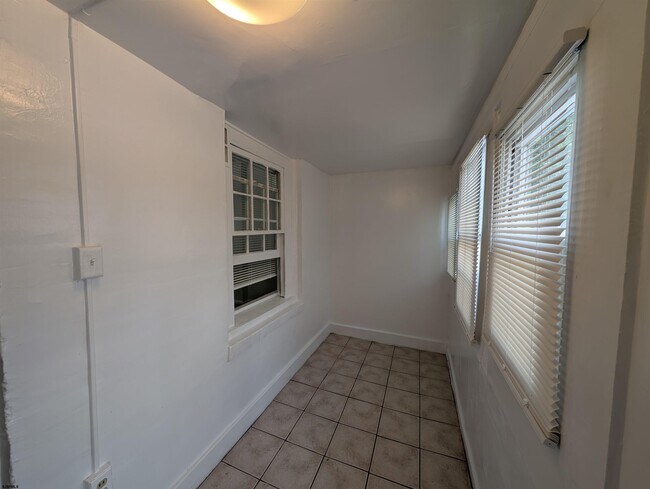 Foto del edificio - 349 N Ocean Ave