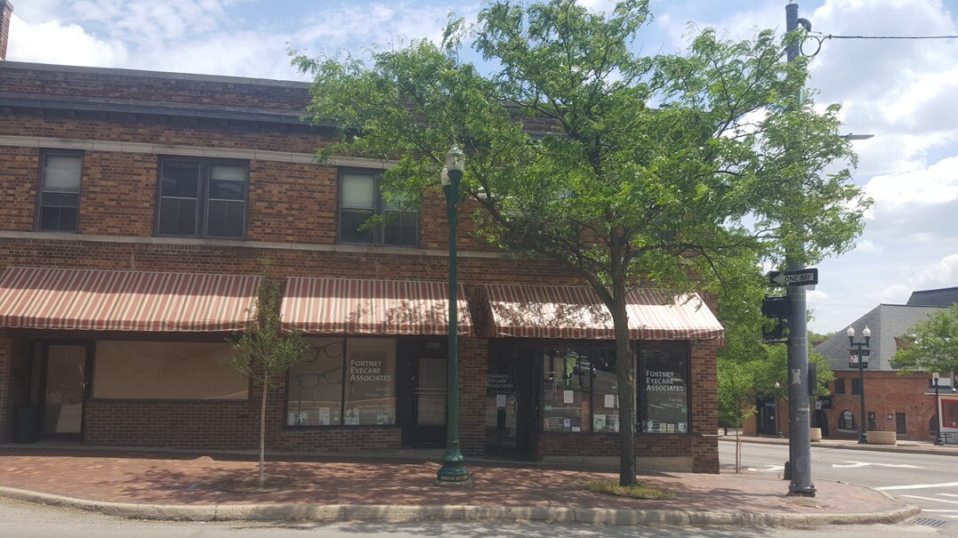 Primary Photo - 4 N Huron St