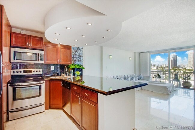 Building Photo - 345 Ocean Dr