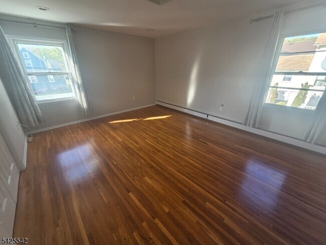 Foto del edificio - 101 Bloomingdale Ave