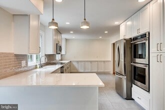 Building Photo - 12127 Holly Knoll Cir