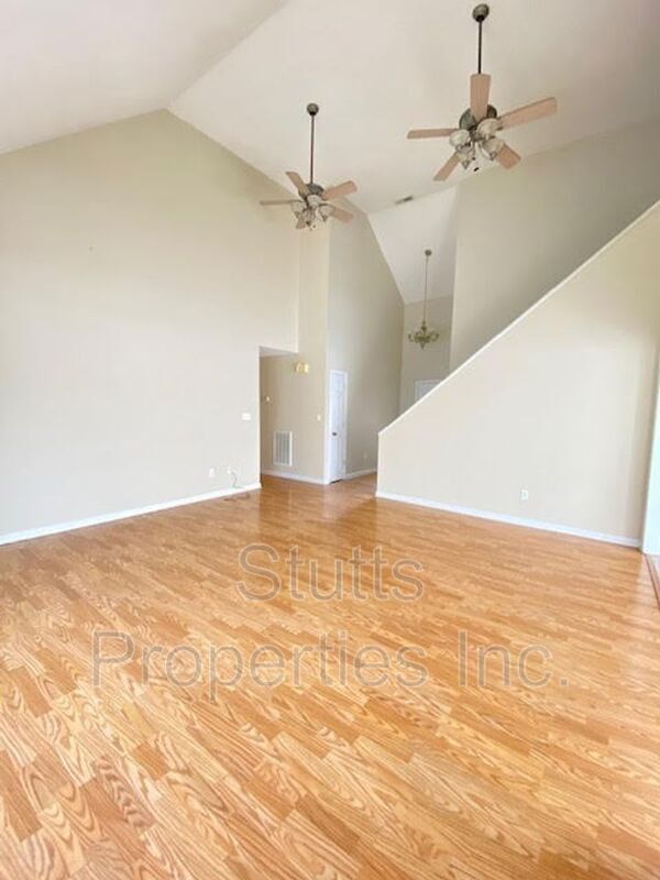 Building Photo - 20 Malibu Ln