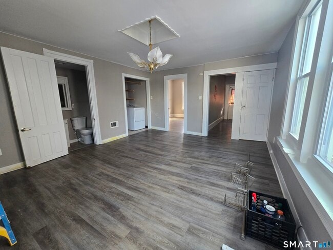 Building Photo - 106 Hanover St