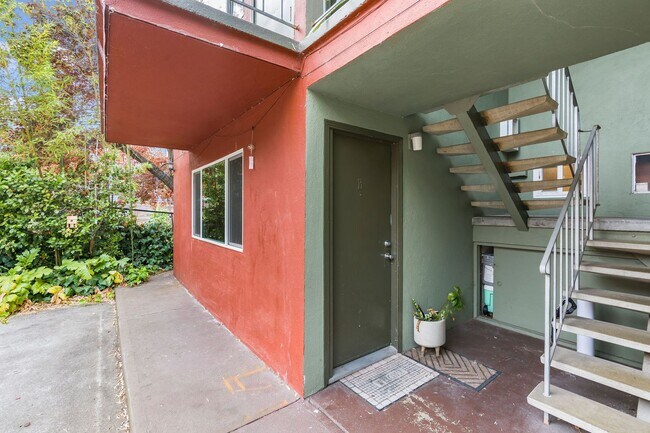 Spacious 1-Bedroom Apartment in South Shat... - Spacious 1-Bedroom Apartment in South Shat...