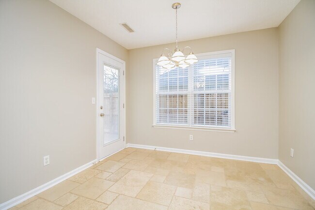 Foto del edificio - 1856 Lakewood Village Dr
