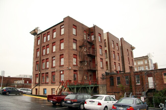 Building Photo - 1800-1804 Hewitt Ave