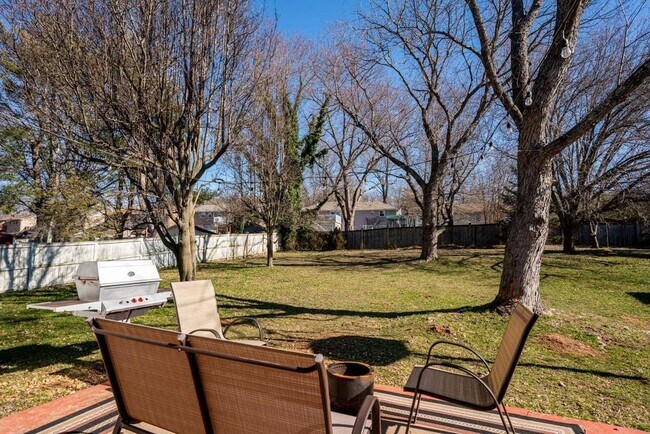 Foto del edificio - 5128 Brucewood Dr