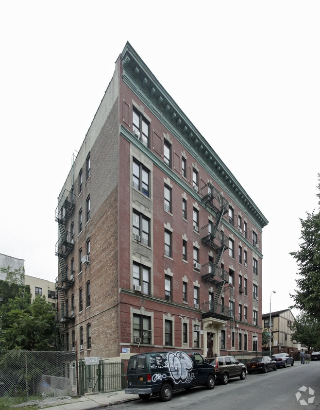 Building Photo - 724 E 160th St