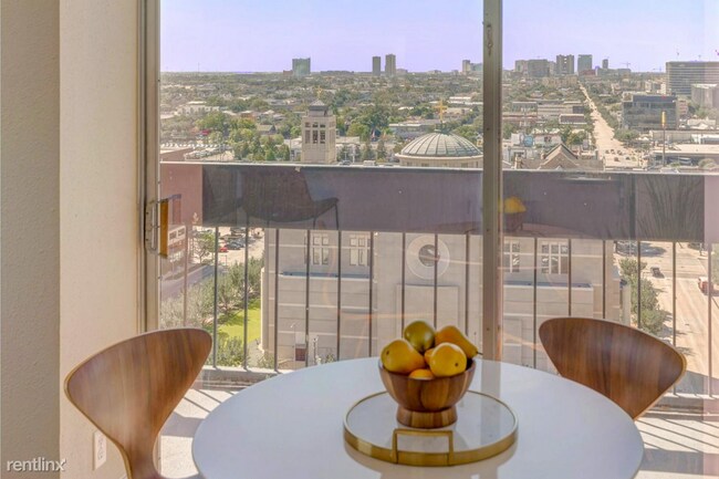 Foto del edificio - 2 br, 1 bath Flat - 1611 Fannin St