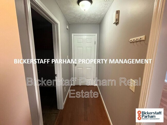 Foto del edificio - 8061 Garrett Pines Dr