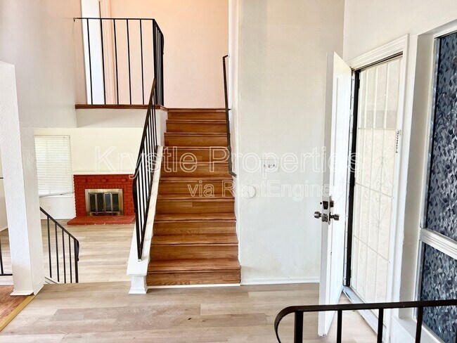 Building Photo - 105 Gregory Ln