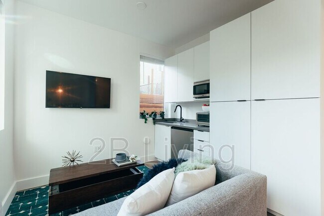 Building Photo - 611 27th St