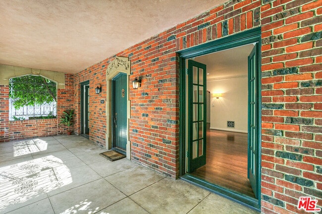Building Photo - 1942 Normandie Ave