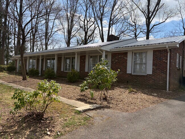 Building Photo - 16348 Woodcliffe Dr