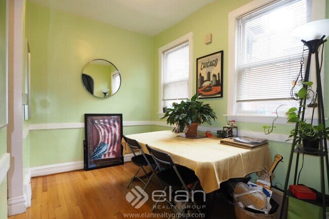 Building Photo - 3915 N Wolcott Ave