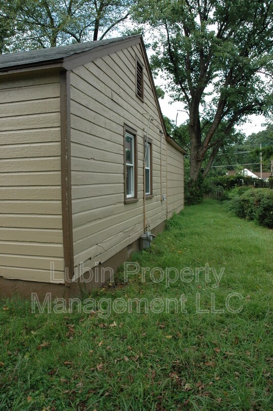 Building Photo - 1667 Dunmoor St