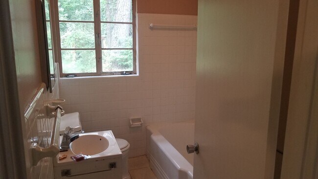Foto del edificio - 2 Bedroom/1 Bath Duplex