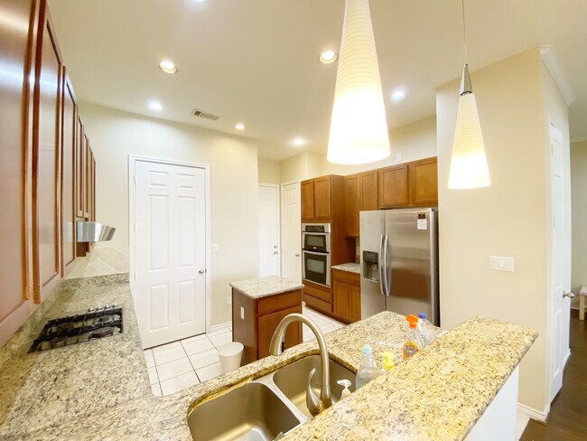 Foto del edificio - 1222 Lake Pointe Way
