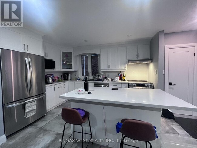 Building Photo - 241 Wychwood Ave