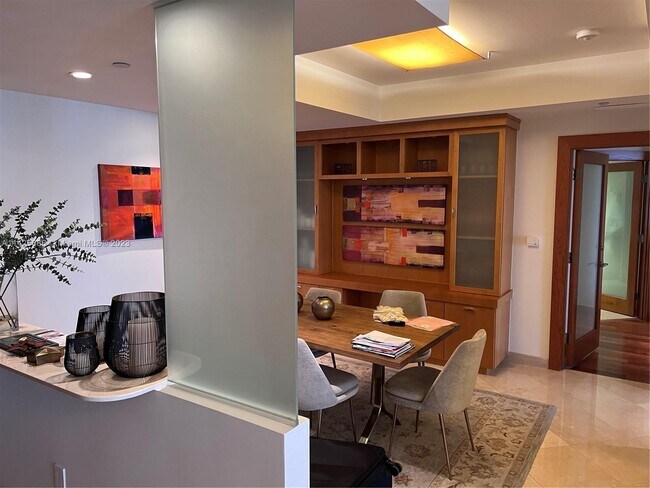 Foto del edificio - 7000 Island Blvd