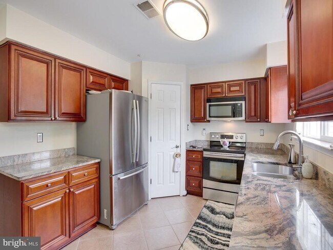 Building Photo - 8716 Pine Meadows Dr