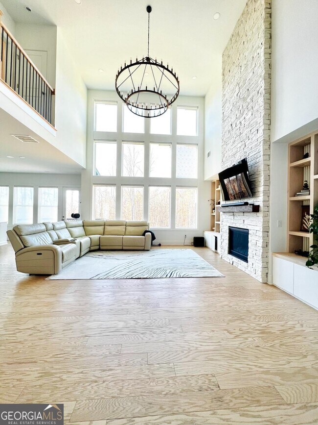 Building Photo - 6570 Pond Vw Dr