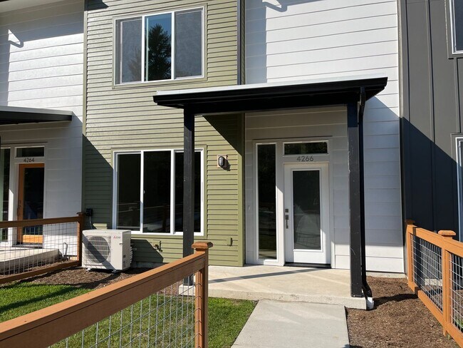 Foto del edificio - New Modern Construction 3 Bed 2.5 Bath wit...