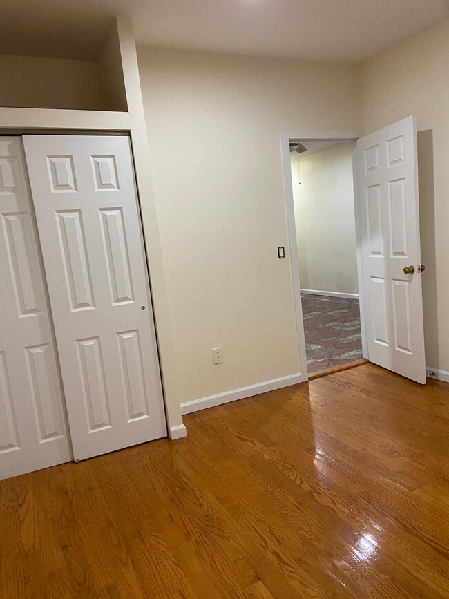 Foto del edificio - 32-24-32 82nd St