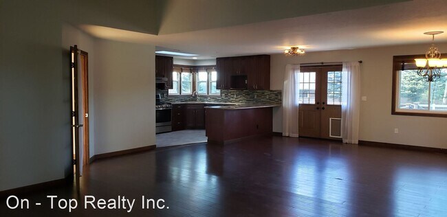 Foto del edificio - 6 br, 3 bath House - 927 E. Farwell