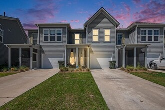 Building Photo - 137 Trailview Ln