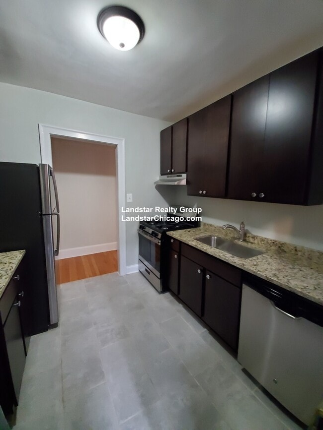 Building Photo - 5042 N Wolcott Ave