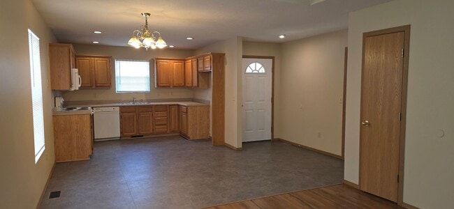 Foto del edificio - 3 Bedroom 2 Bathroom close to Missouri State University for $1295!
