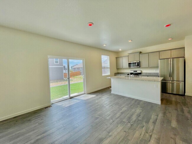 Foto del edificio - Spacious 4-Bedroom Wellington Home with 3-Car Garage, Loft & Fenced Backyard!