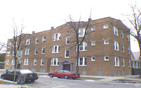 Primary Photo - 3017-3023 W Cullom Ave