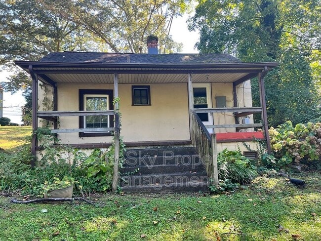 Building Photo - 1305 Cherry Ave