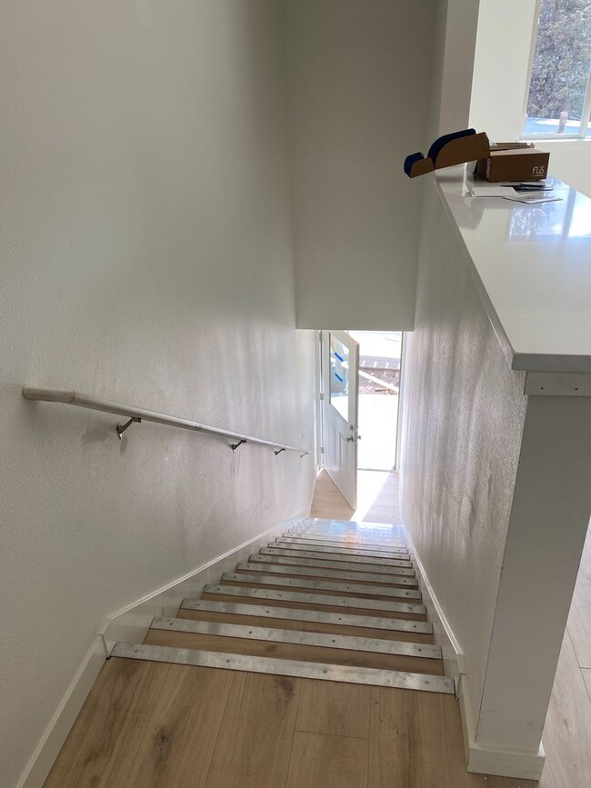 Building Photo - 204 SW Maricopa Dr