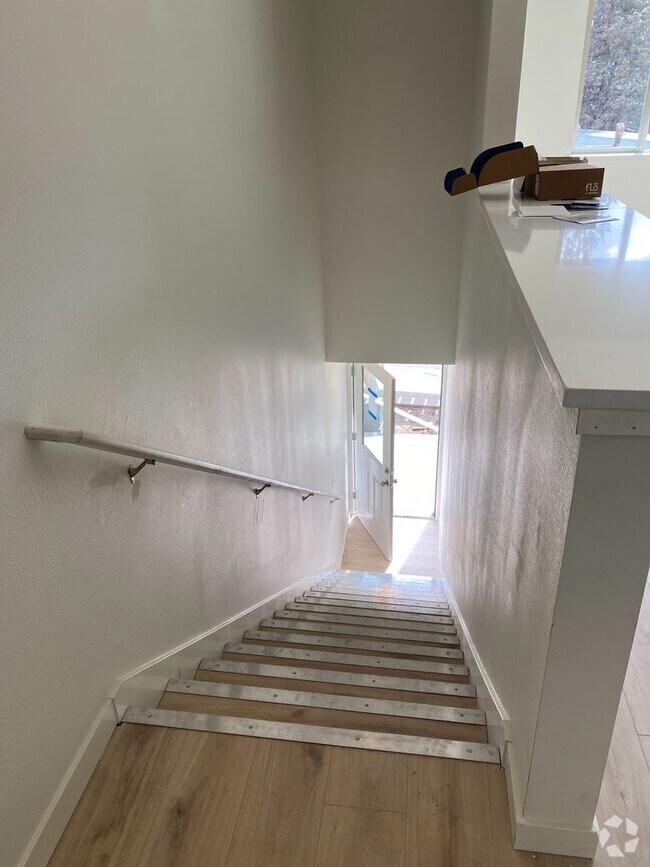 Building Photo - 202 SW Maricopa Dr